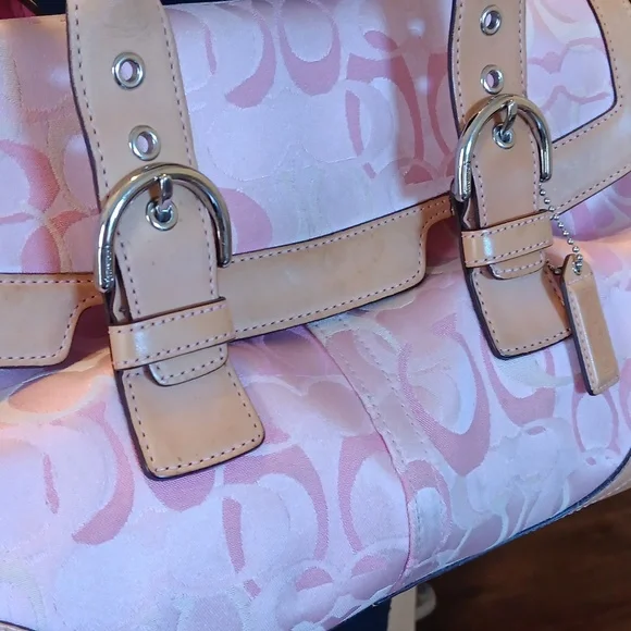 🩷Coach Y2k Pink Optic Shoulder Bag 🩷💕 - Picture 3 of 17